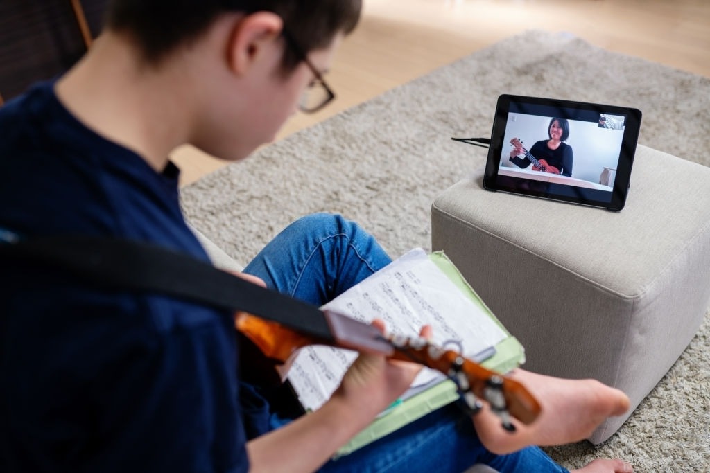 Become a guitar teacher