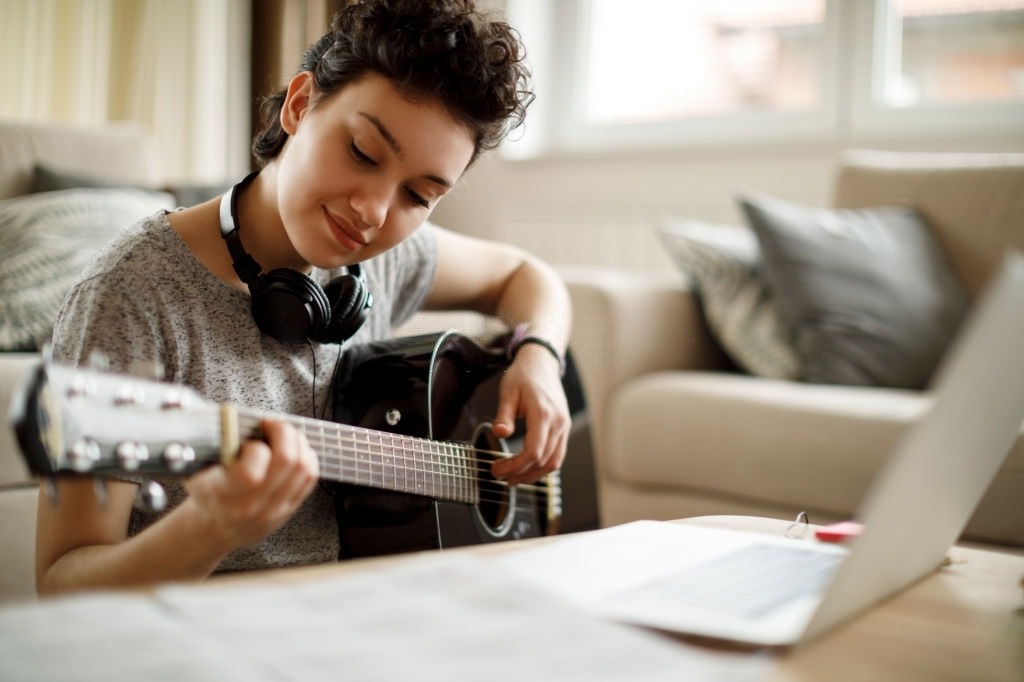 Receive music lessons online